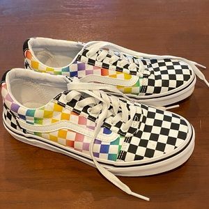 Vans rainbow checkered low top sneakers, kid size 4
